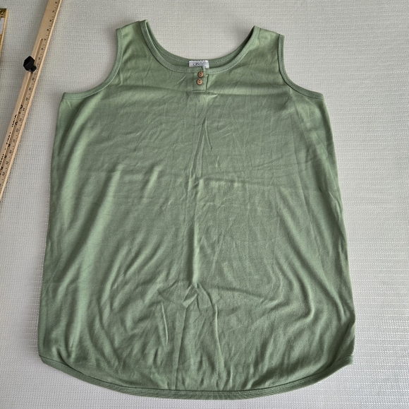 Only Necessities Tops - Only Necessities 7-0067-4 Women's 1X Sleeveless Green Tank Top 2 Button